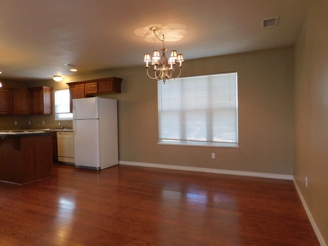 Photo - 1183 Inverness Way
