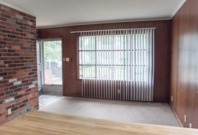 Photo - 824 W Wayne St Unit 824 W Wayne St