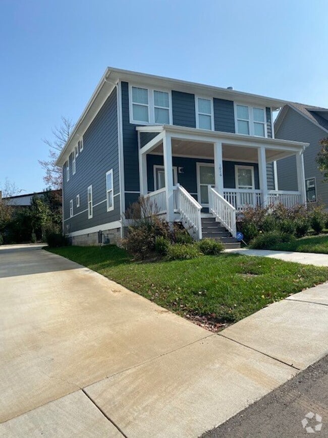 Building Photo - Beautiful 4 bedroom 4 bathroom house in th...