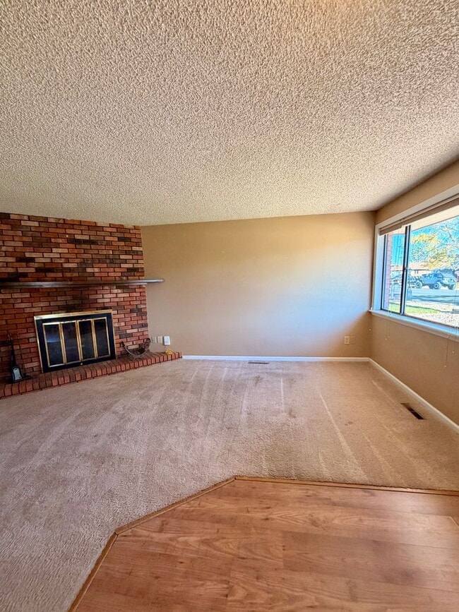 Photo - Amazing 3bed/2 bath with finished basement.