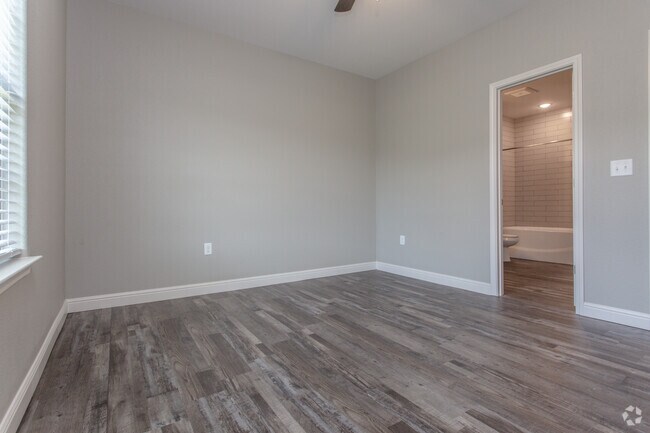1 Br, 1 Ba - 939 SF