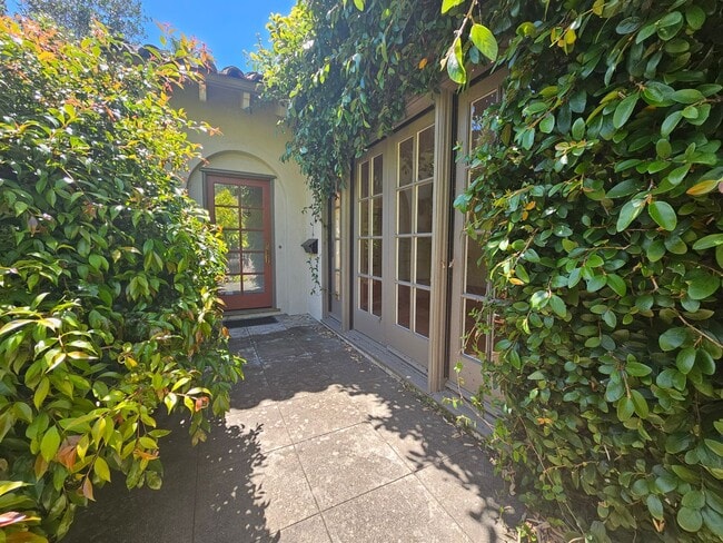 Photo - 4-Bedroom Single Family Home in Palo Alto-  lease take over