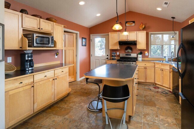 Photo - Beautiful Home in the Country with Views, ...