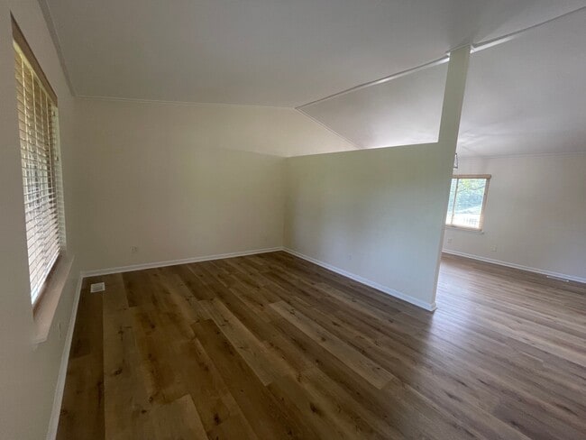 4473 Moore Ln