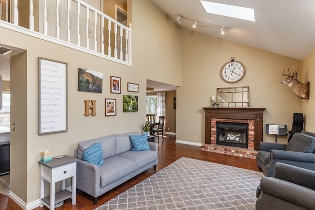 Photo - Spacious and Beautiful Home with Private Apartment!