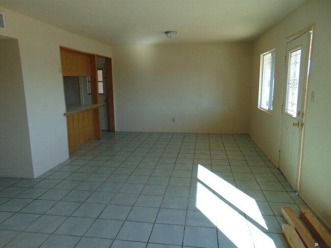 Photo - 2070 E La Mesa St