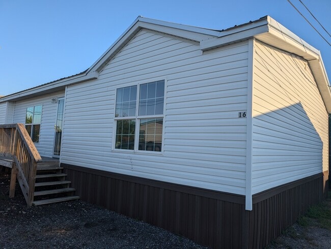 Building Photo - 1401 Transmitter Rd Rental