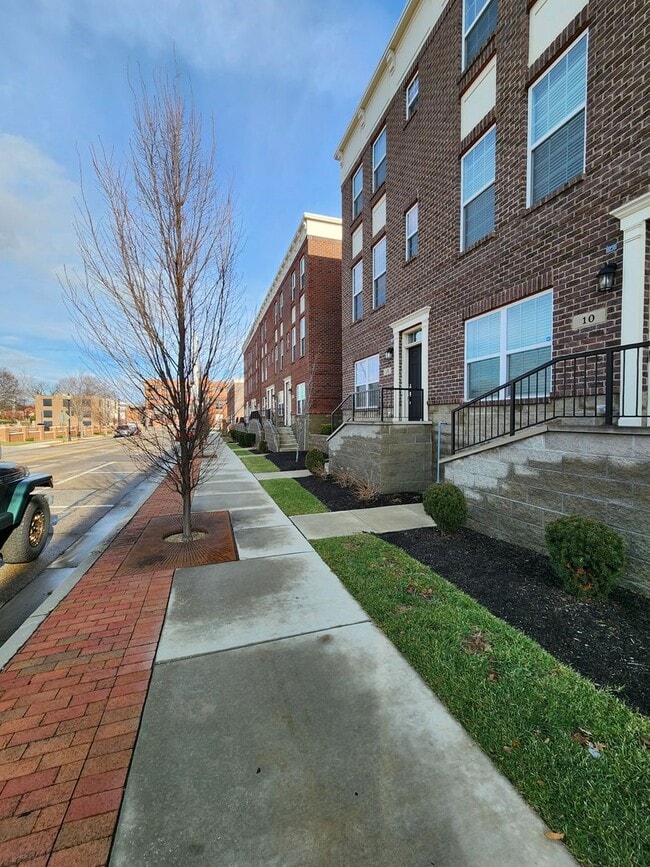 Photo - Deluxe Condo In Center Street Townes Springfield, OH