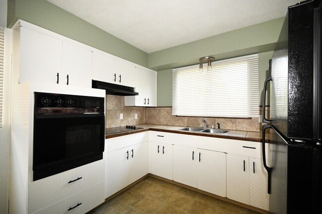 Building Photo - 362 Burden St Unit 1