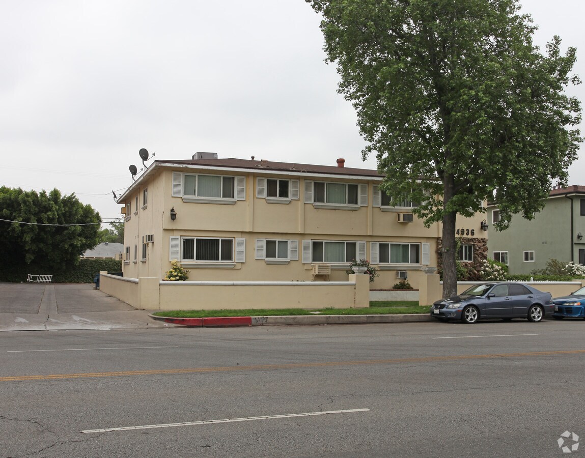 Photo - 4936 Hazeltine Ave Apartments