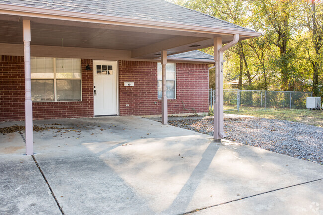 Building Photo - 703 W 8th St Unit 703 Rental