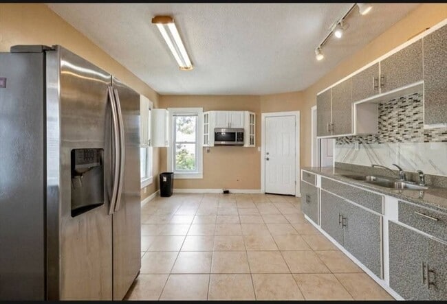 Building Photo - 99-101-101 Brown Ave Unit 2 Rental