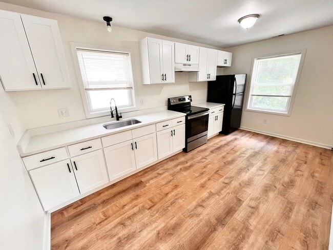Photo - 119 Bassett St Unit B