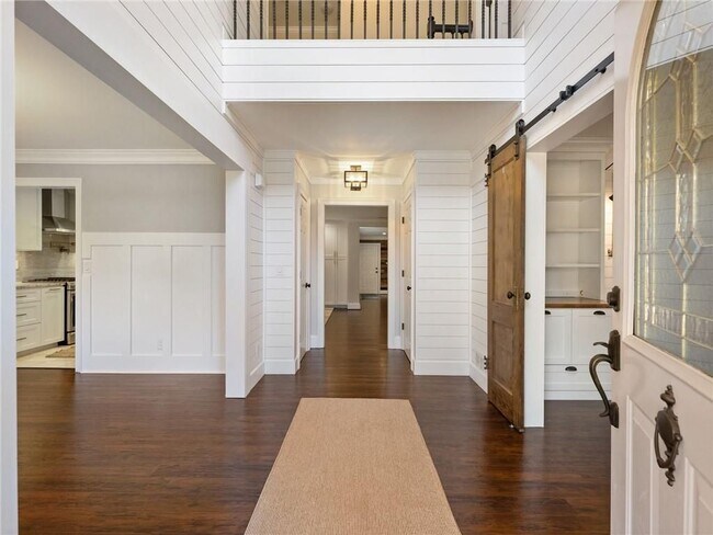 Photo - 3965 Hamilton View Way NE