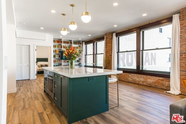 Building Photo - 460 S Spring St Rental