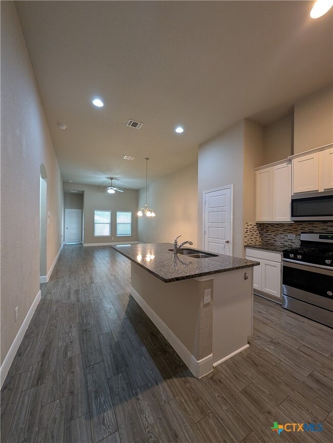 Building Photo - 1221 FM306