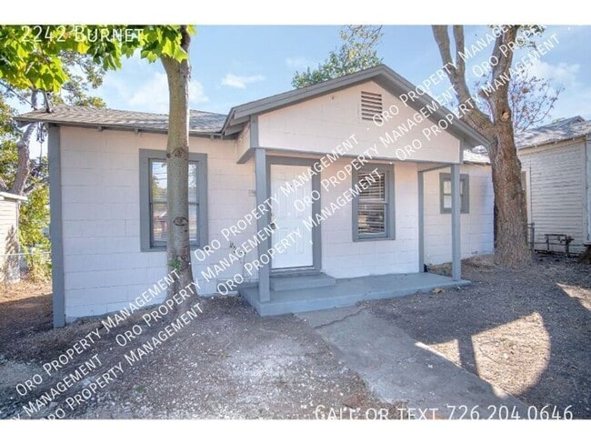 Photo - 2242 Burnet-
