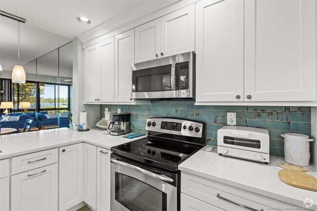 Building Photo - 6082 SE Landing Way Unit 7 Rental