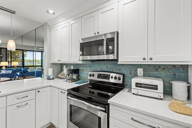 Photo - 6082 SE Landing Way Unidad 7