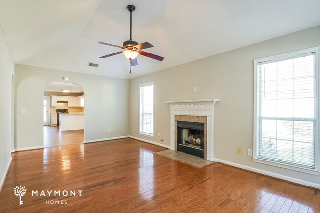 Photo - 376 Walker Way