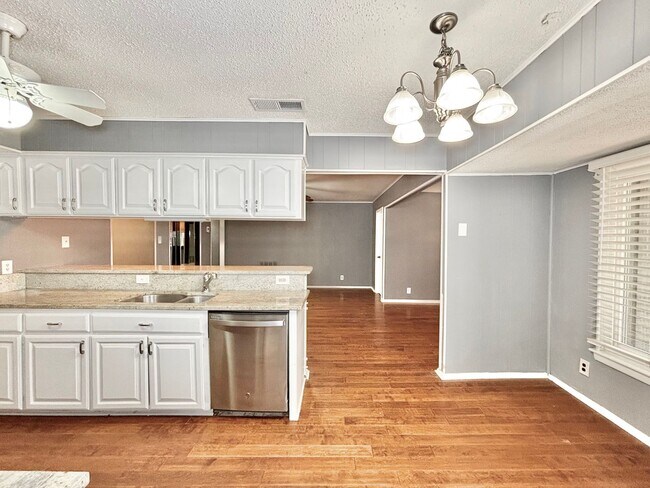 Photo - 7015 Forest Pine St