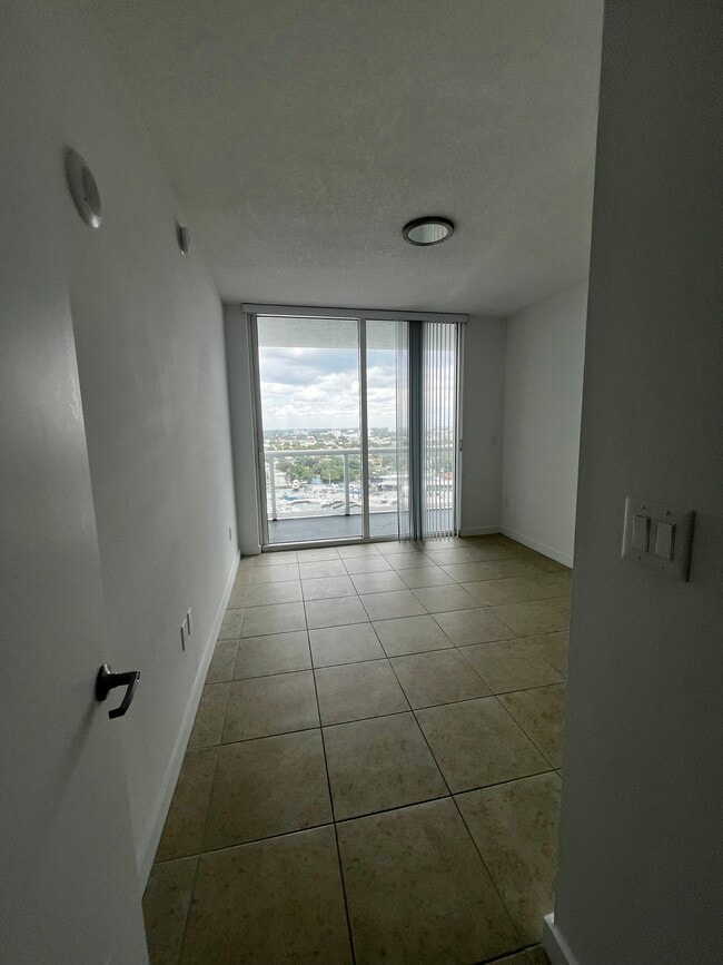 Building Photo - 1031 NW 19th Ct Unit B2 Rental