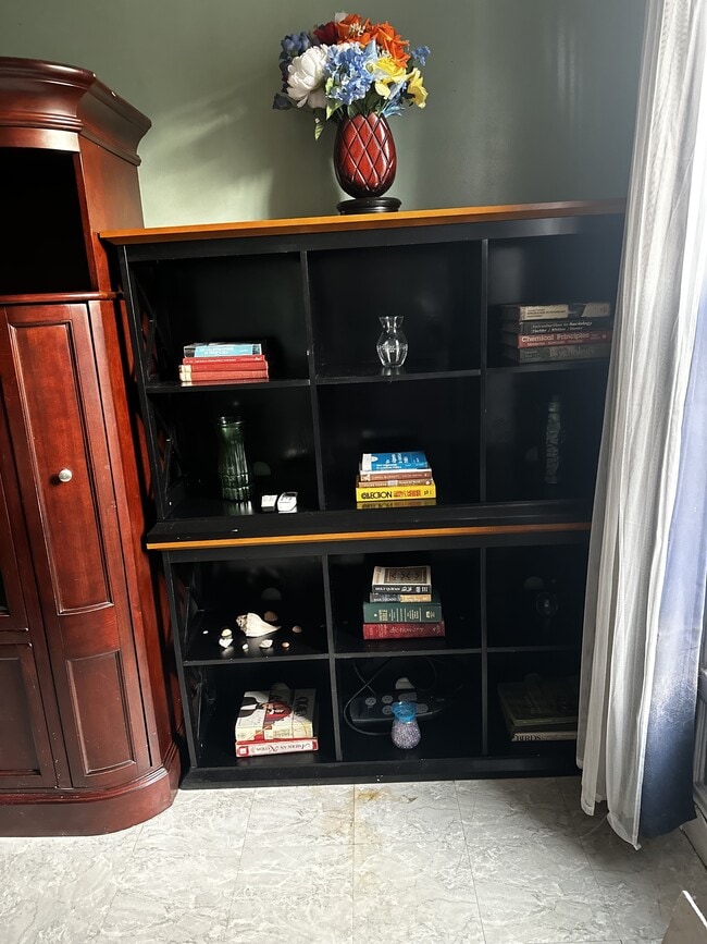 Photo - 521 Logan St