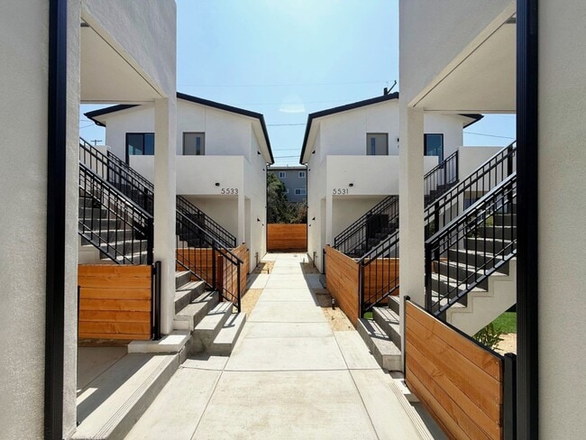 Building Photo - 5531 Olvera Ave Unit 5531 Olvera Ave  1