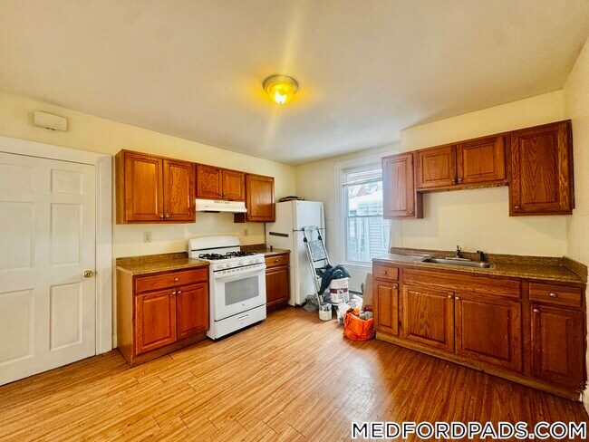 Photo - 569 Main St Unit 1