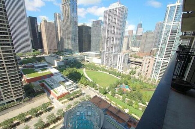 Photo - 400 E Randolph St Unidad 24