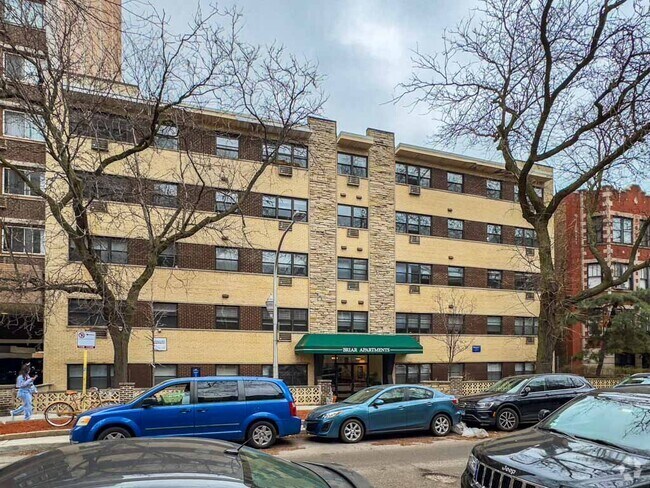 Building Photo - 510 W Briar Unit 302 Rental