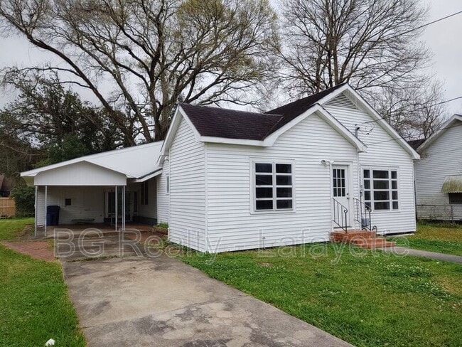 Building Photo - 303 S Guegnon St