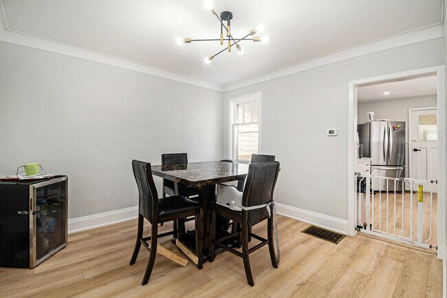 Photo - 13 Pinehurst Av