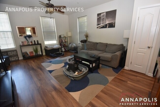 Photo - 807 Croggan Cres