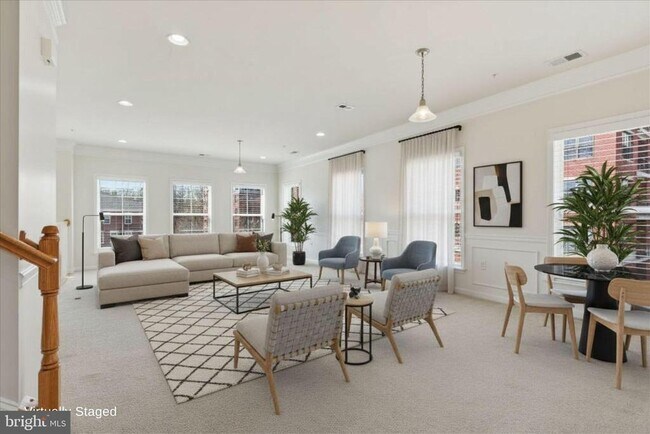 Photo - 2932 Finsbury Pl