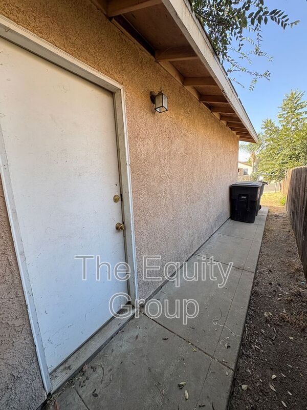 1747 W Connelly Ave