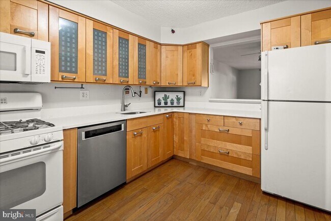 Photo - 60 Hampshire Dr