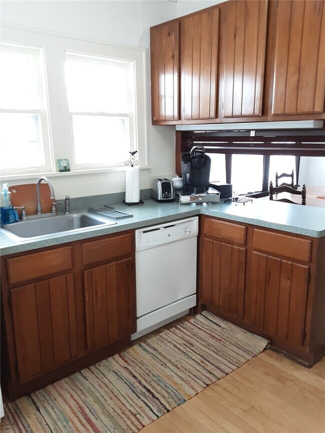 Photo - 98 Charlotte St