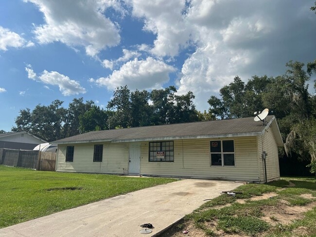Building Photo - Beautiful 4BR/1BA Dade City Home NO APPLIC...