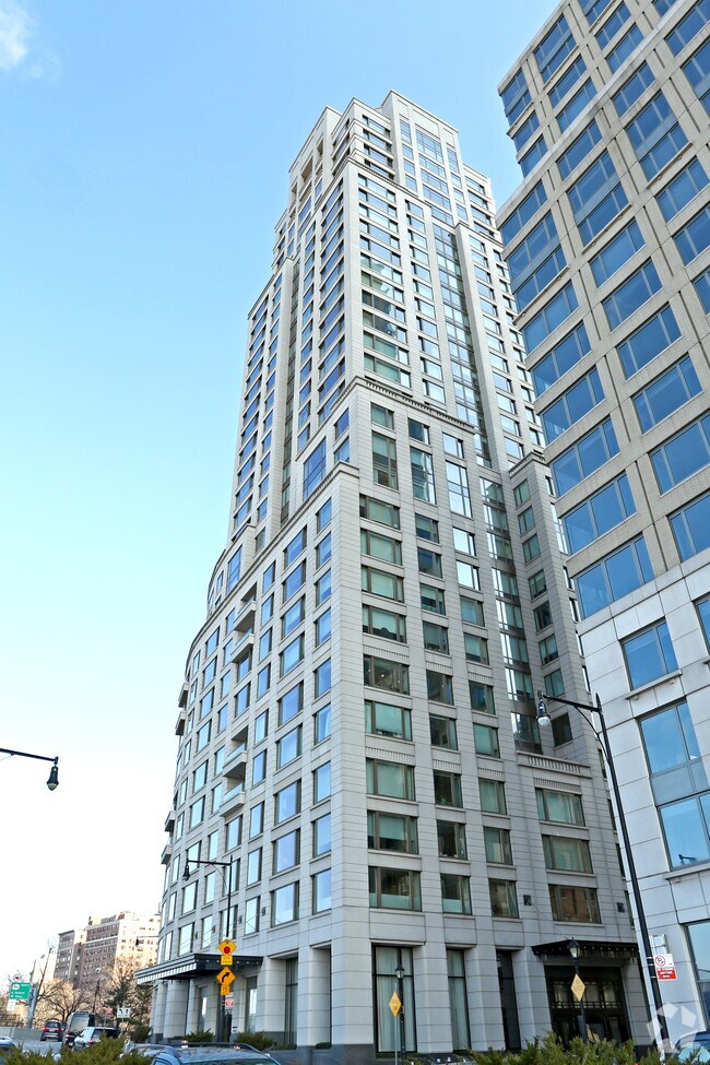 Photo - 240 Riverside Blvd