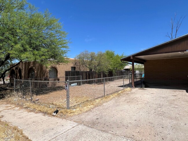 303 E Lester St Unit 1