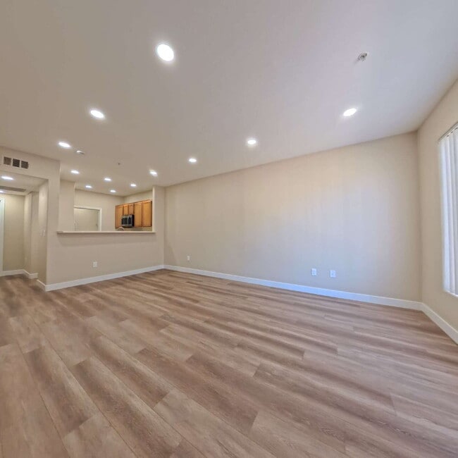 Photo - Resort-Style Living Year-Round Updated 1-Bed, 1-Bath Condo! Unidad 213