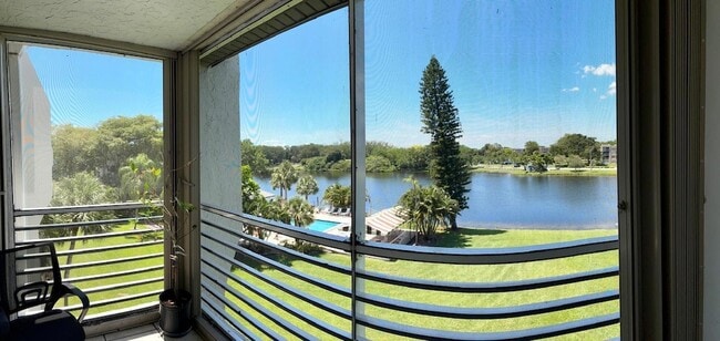 Building Photo - 9440 Poinciana Pl Unit 404