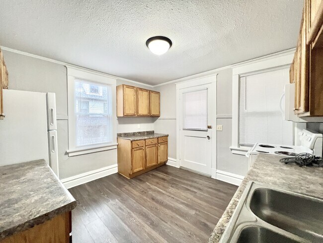 Photo - 509 E Milwaukee St Unidad 3