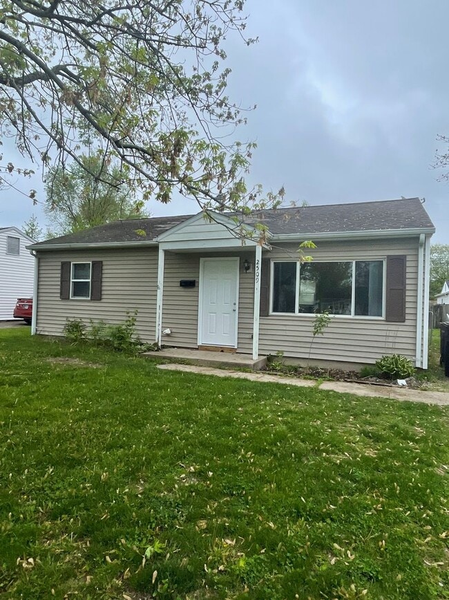 Three Bedroom Single Family Home Available... - Three Bedroom Single Family Home Available...