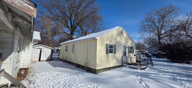 Photo - 928 W Waggoner St