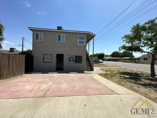 Building Photo - 830 30th St Unit B Rental