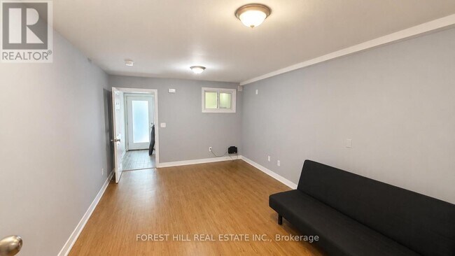 Photo - 634 Shaw St