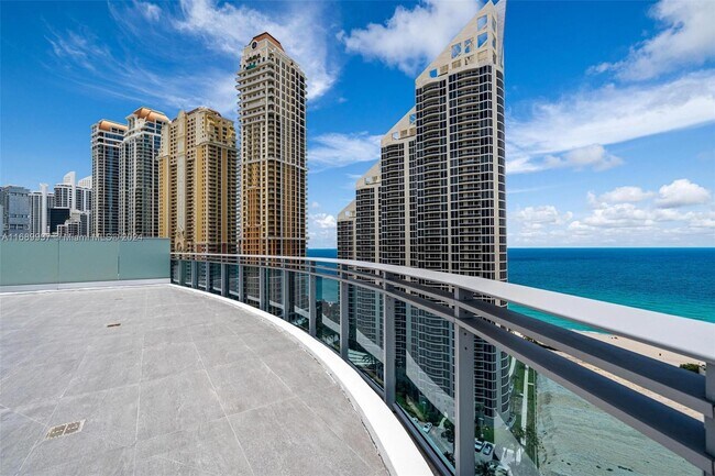 Photo - 17550 Collins Ave Unidad ph1