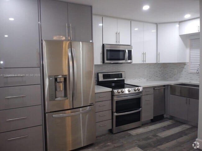 Building Photo - 7505 SW 82nd St Unit 101 Rental